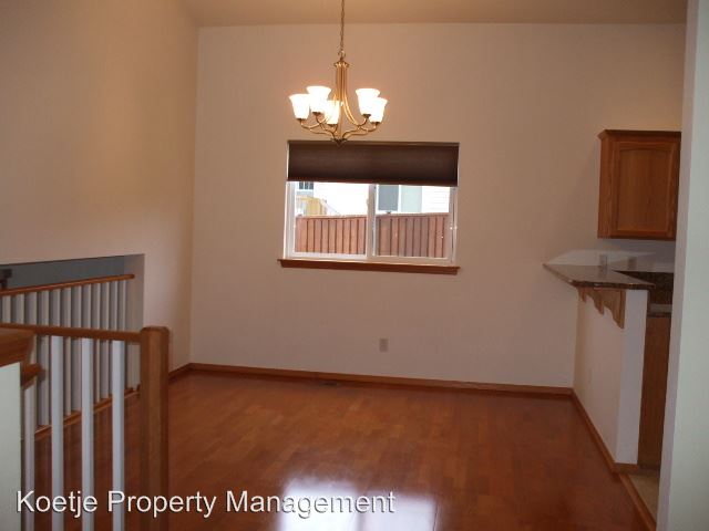 Building Photo - 397 NW Cherry Hill Loop