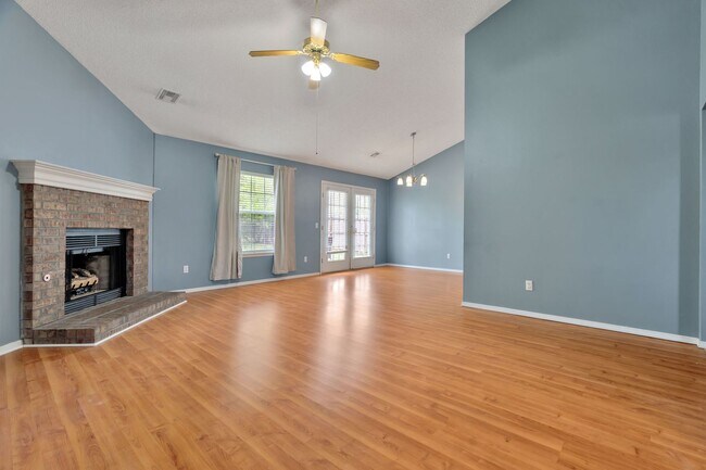Foto del edificio - 3 Bed 2 Bath home Just Mins Away from Lake Fayetteville and I-49