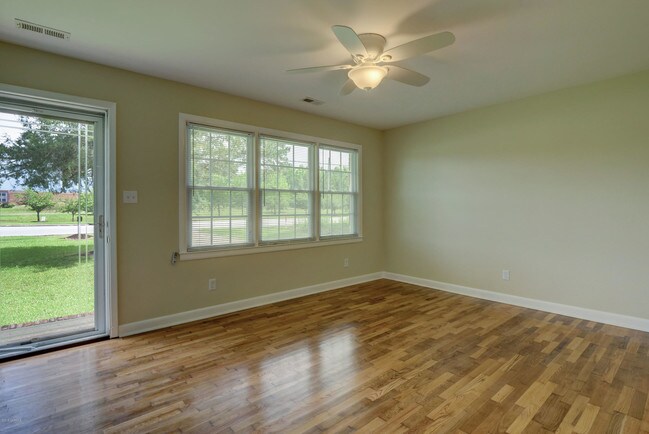 Foto del edificio - 4409 Blue Clay Rd