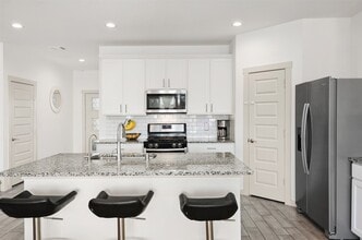 Building Photo - 2421 Mar Vis Ln