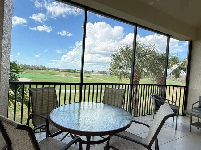 Building Photo - 3 Bed + Flex, 3 Bath 2,686 Sq Ft - Top Floor Coach Home