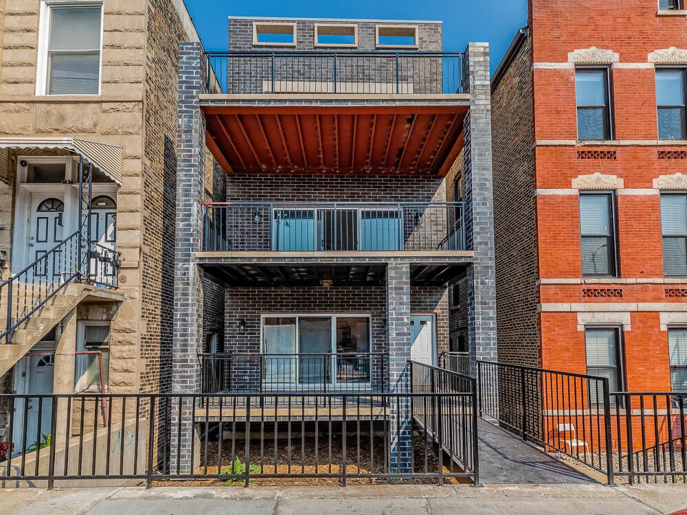 Primary Photo - 1634 W Cermak Rd