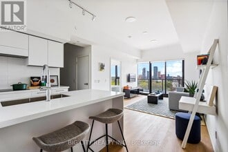 Building Photo - 36-736 Brentcliffe Rd