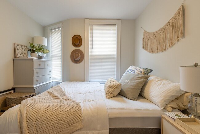 Building Photo - 111 H St