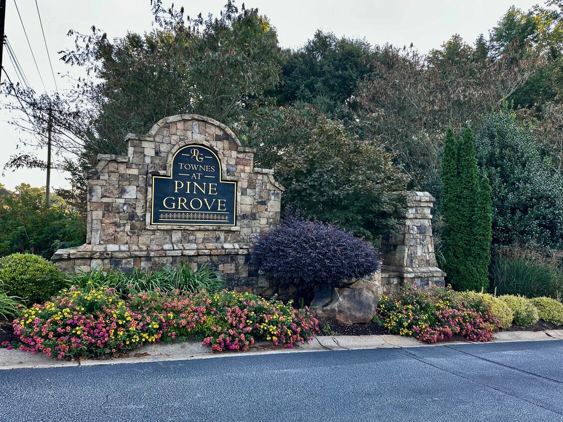 Primary Photo - 415 Cedar Pines Dr