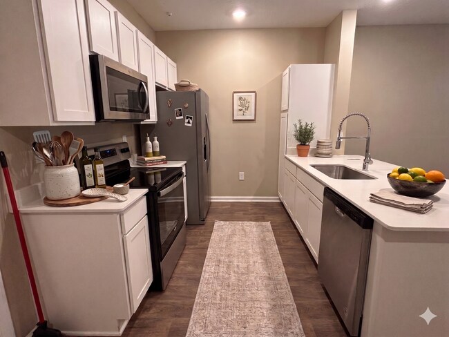 Building Photo - 903 Rivertree Pl