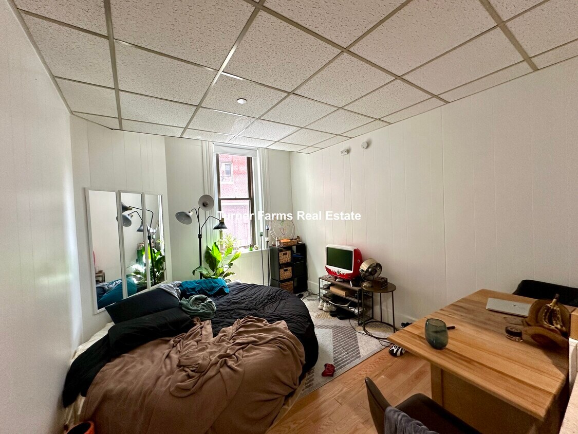 Primary Photo - 273 Newbury St