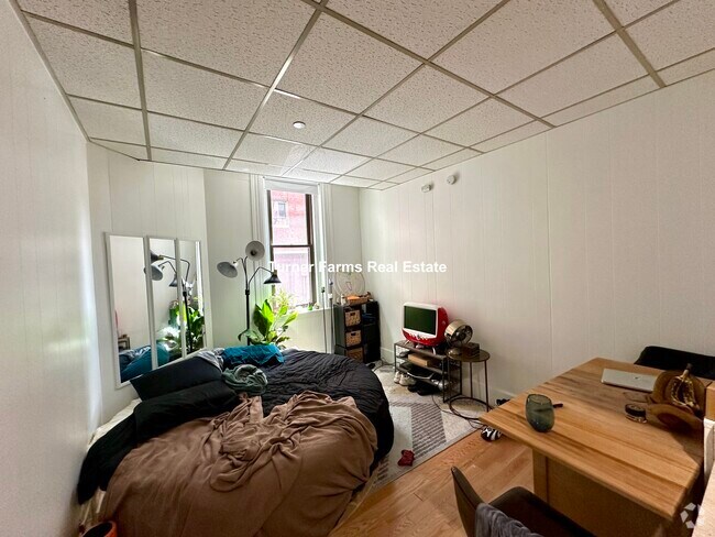 Building Photo - 273 Newbury St