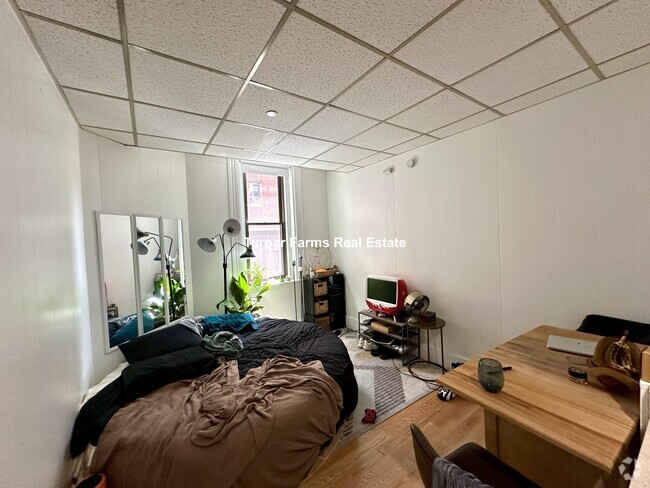 Building Photo - 273 Newbury St