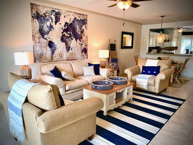 Building Photo - ~ 2/2 Lake View ~ Lakeside Hideaway First ...