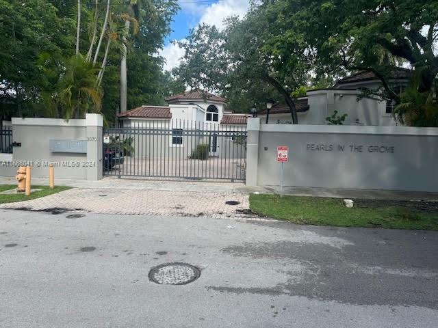 Building Photo - 3070 Allamanda St