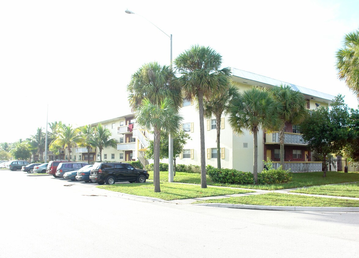 Amber Square Apartments Miami Fl Apartments Com