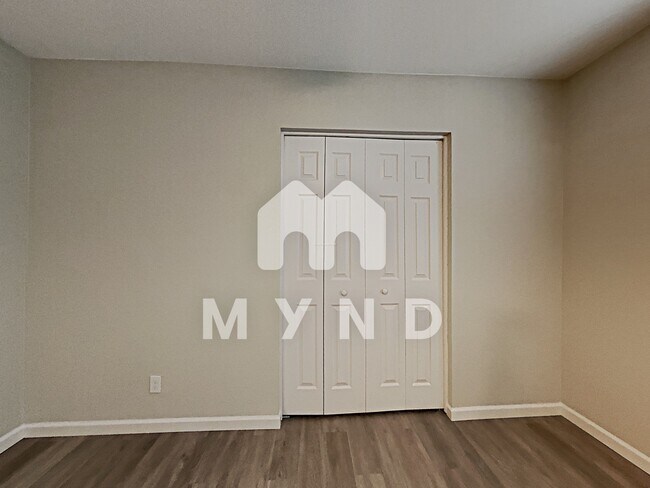 Building Photo - 1538 W Peoria Ave Unit 1