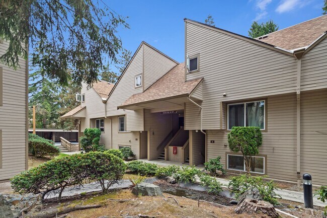 Building Photo - Ground floor 1 bed + bonus room in prime B...