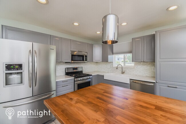 Foto del edificio - 1635 Peterson Road, Colorado Springs, CO, ...