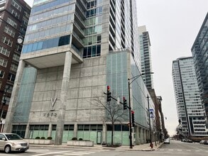 Building Photo - 611 S Wells St