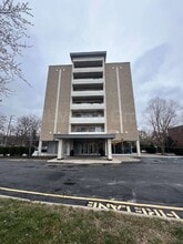 Building Photo - 3965 N Meridian St