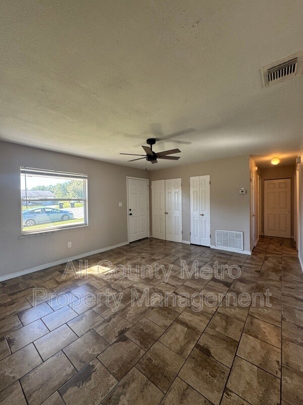 Foto del edificio - 1490 Lake Opal Dr