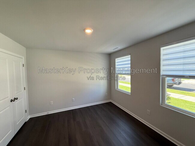 Foto del edificio - 329 Deercroft Dr
