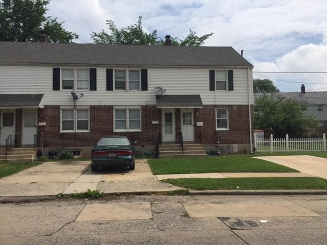 Primary Photo - 858-881 Fahs St