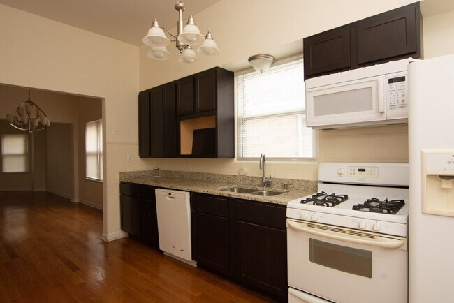 Foto del edificio - 2814 N Maplewood Ave