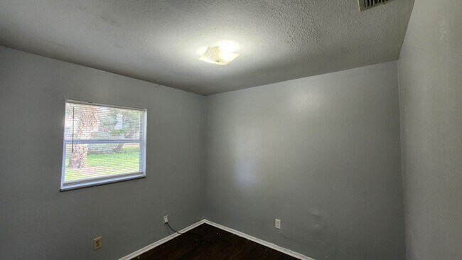 Building Photo - 4/2 Tampa Home !