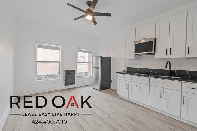 Foto del edificio - 744 Beacon Ave