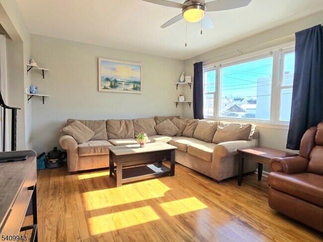 Foto del edificio - 708A Farrand St