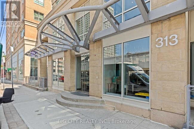 Building Photo - 313 Richmond St E