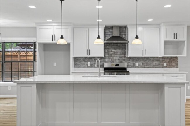 Building Photo - 3204 Greenbriar Ln