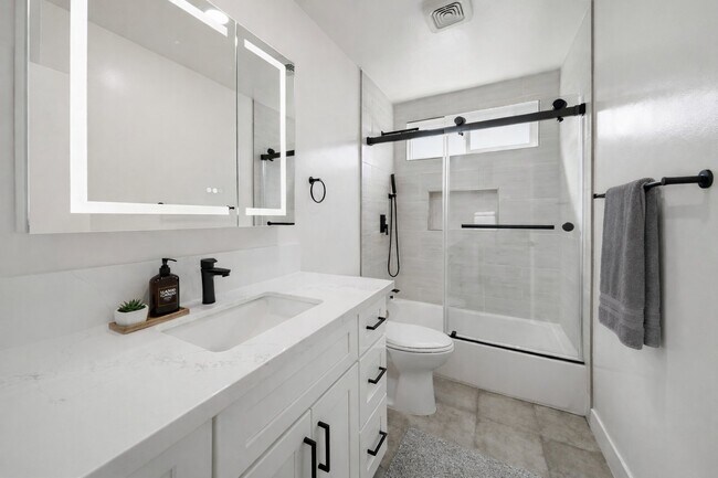 Foto del edificio - 3423 Caroline Ave