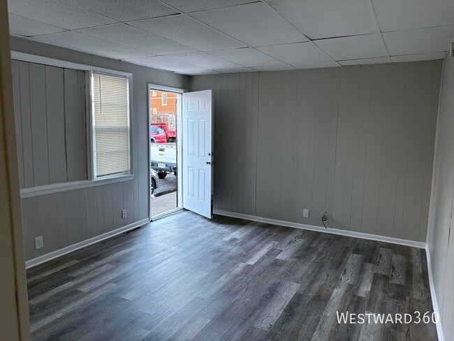 Building Photo - 5001 Magoun Ave