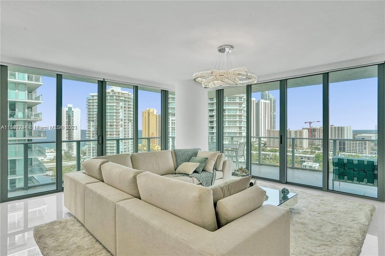 Foto principal - 330 Sunny Isles Blvd