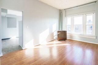 Building Photo - 2957 Lyndale Ave S