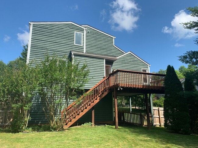 Building Photo - 3 Bedroom, 2.5 Bath House