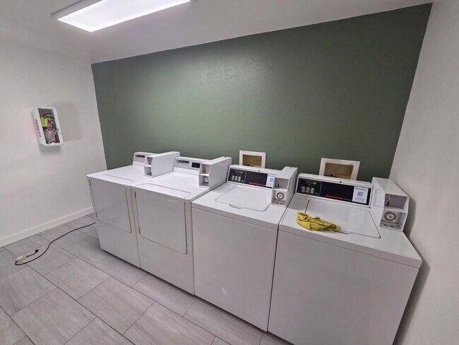 Building Photo - 2140 California St