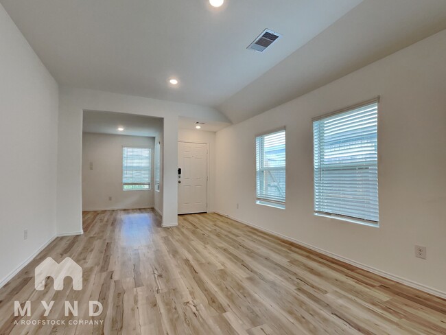 Building Photo - 4230 Magnolia Bay Dr