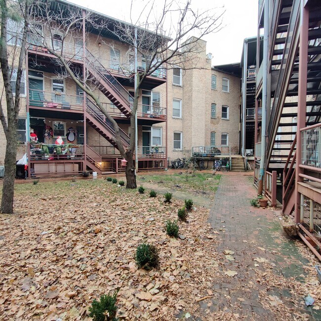 Building Photo - 1516 W Ardmore Ave