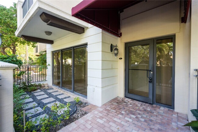 Building Photo - 300 Majorca Ave