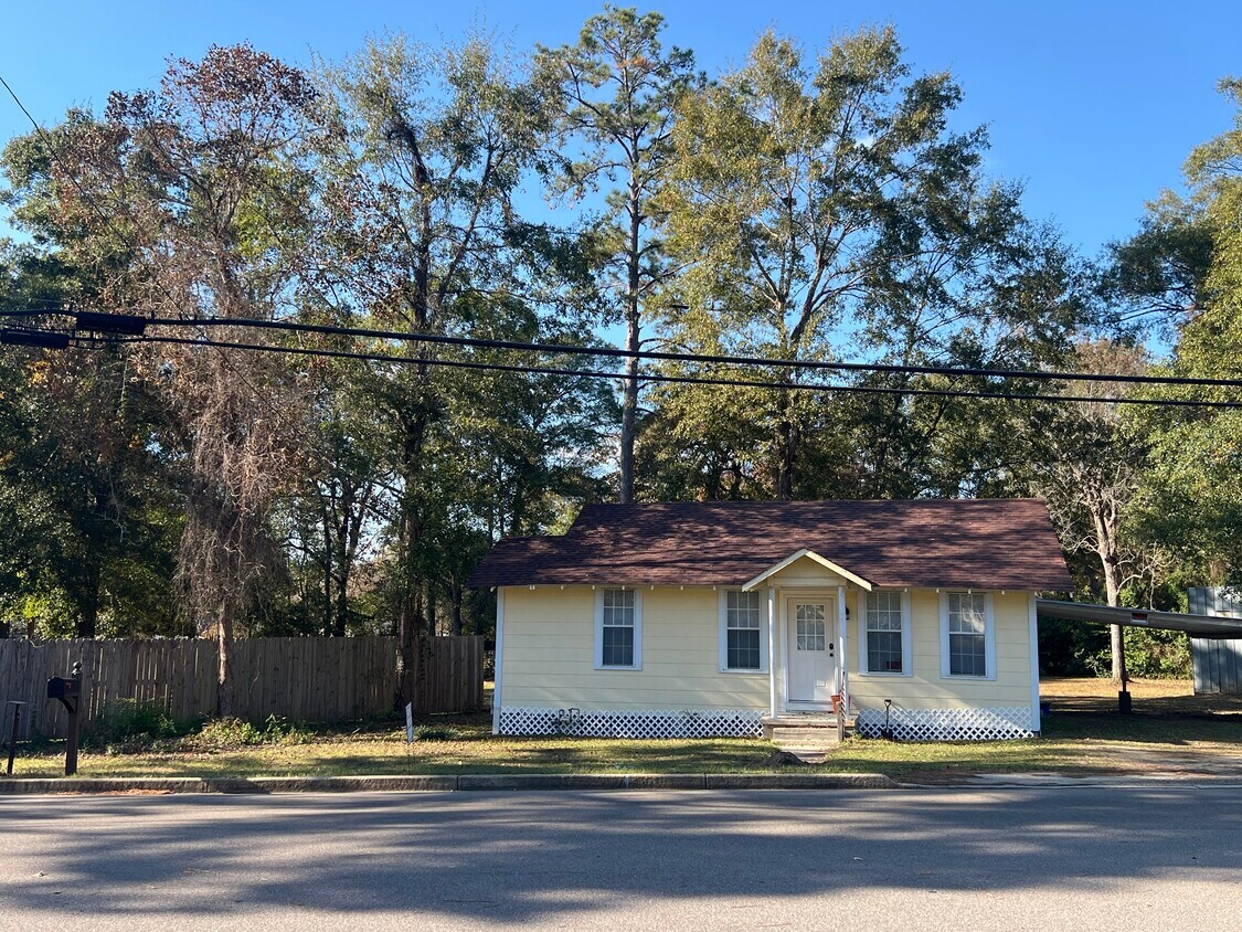 Foto principal - 402 Old Richton Rd