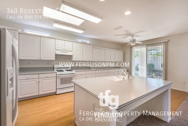 Foto del edificio - 340 Rosestone Ct