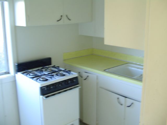 Foto del edificio - Mid-Springfield apartment w/garage and w/s/g/e paid