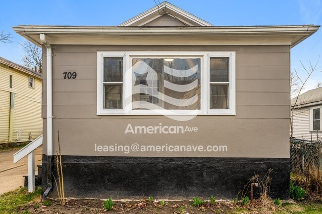 Building Photo - 709 W Broad St