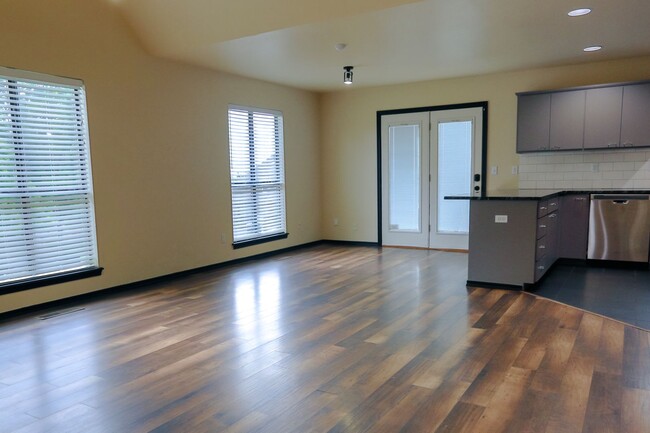 Building Photo - Modern 3BR/2BA Home in Jenks School Distri...
