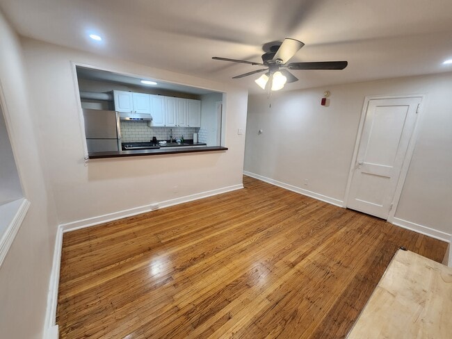 Building Photo - 2058 Robbins St