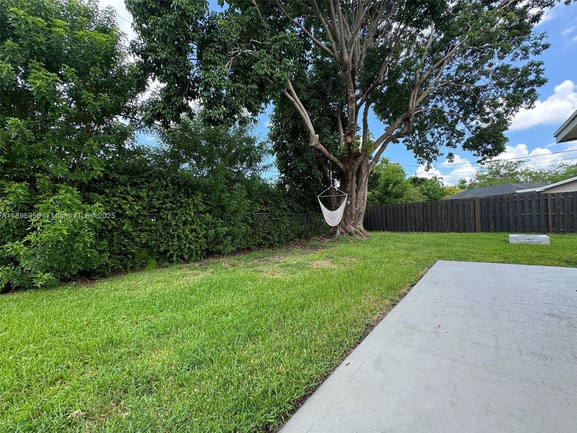 Foto principal - 2631 NW 94th Ave