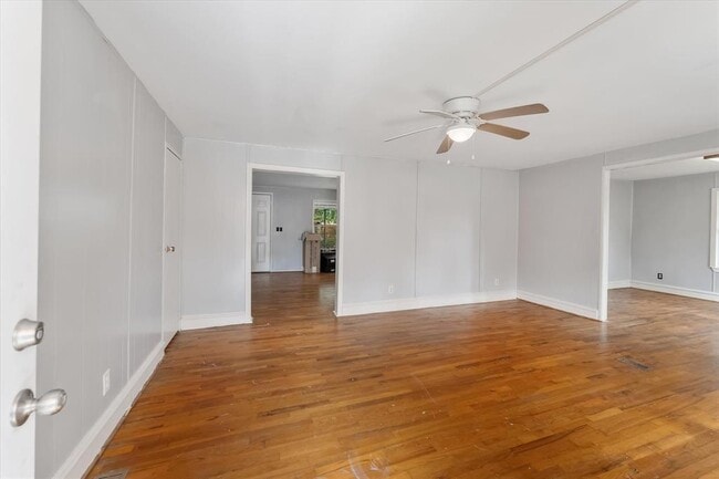Foto del edificio - 606 N Pine Hill St