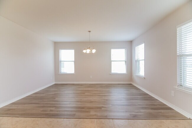 Foto del edificio - 1020 Callalily Dr