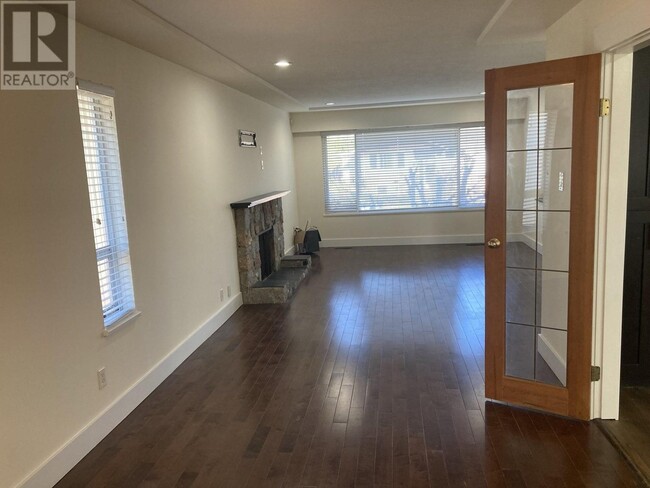 Building Photo - 11531 Seafield Crescent