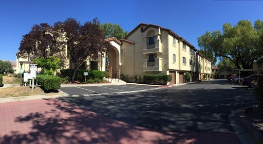 Building Photo - 30 Washington Square Dr